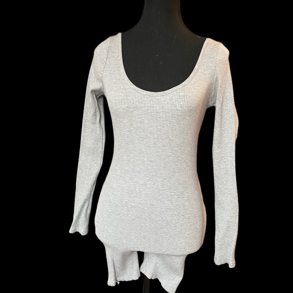 Size small Ribbed romper - Picture 3 of 4